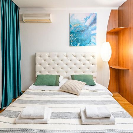 Just Another Comfy Apartment On The Main Squere. 2 Bedrooms, Own Heating, Ac Львів Екстер'єр фото
