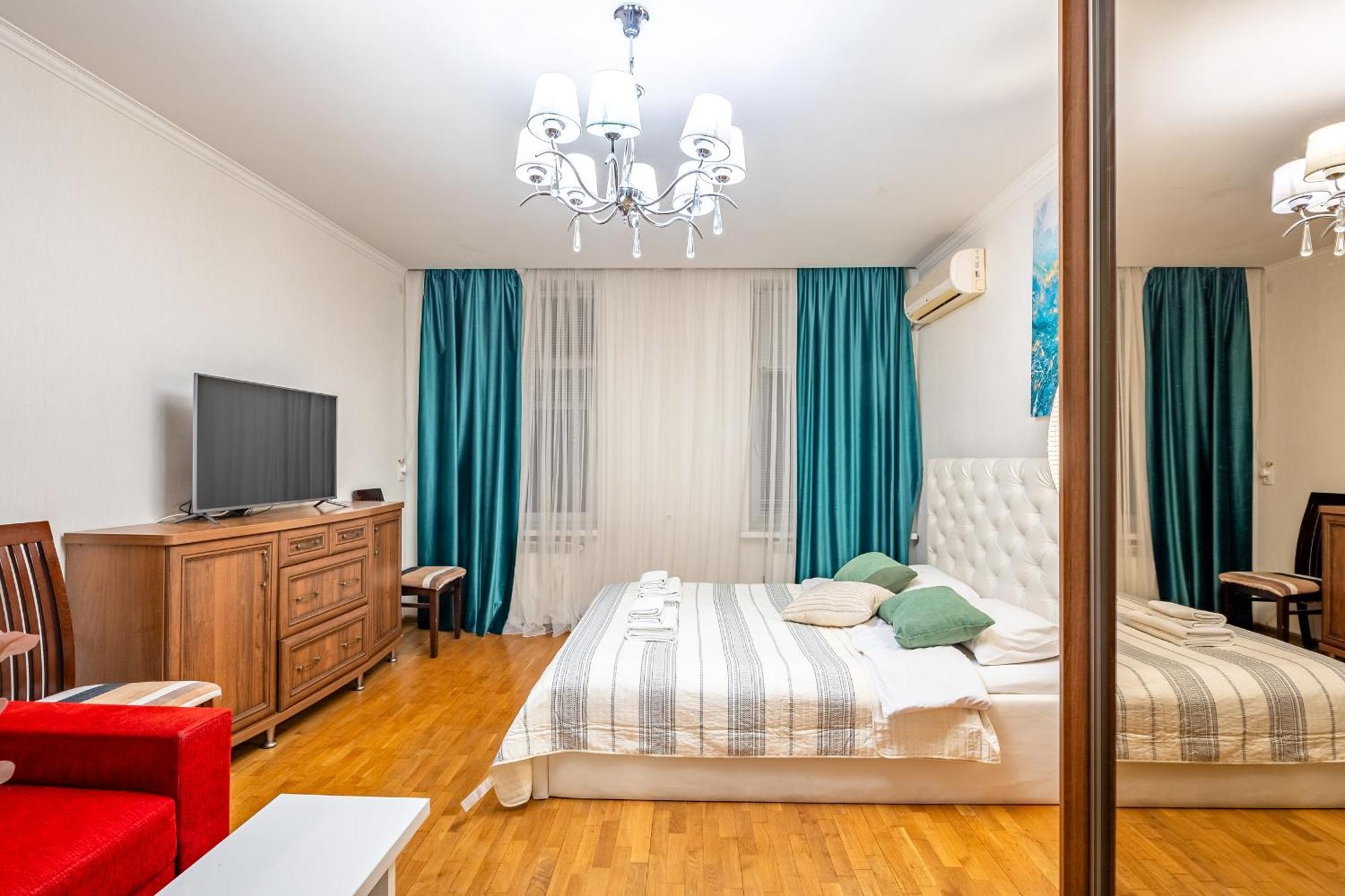 Just Another Comfy Apartment On The Main Squere. 2 Bedrooms, Own Heating, Ac Львів Екстер'єр фото