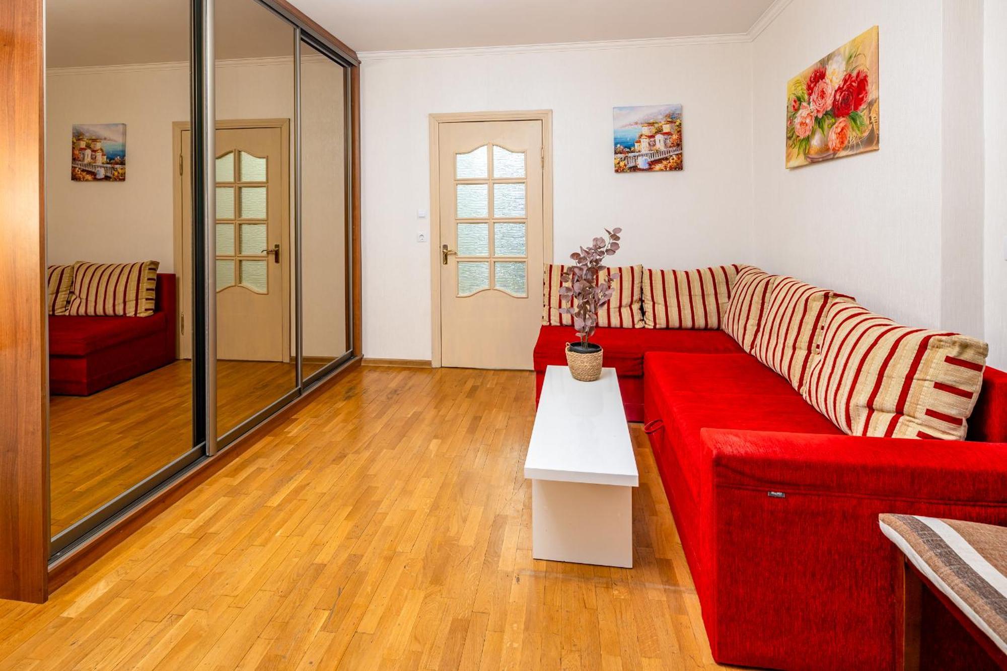 Just Another Comfy Apartment On The Main Squere. 2 Bedrooms, Own Heating, Ac Львів Екстер'єр фото