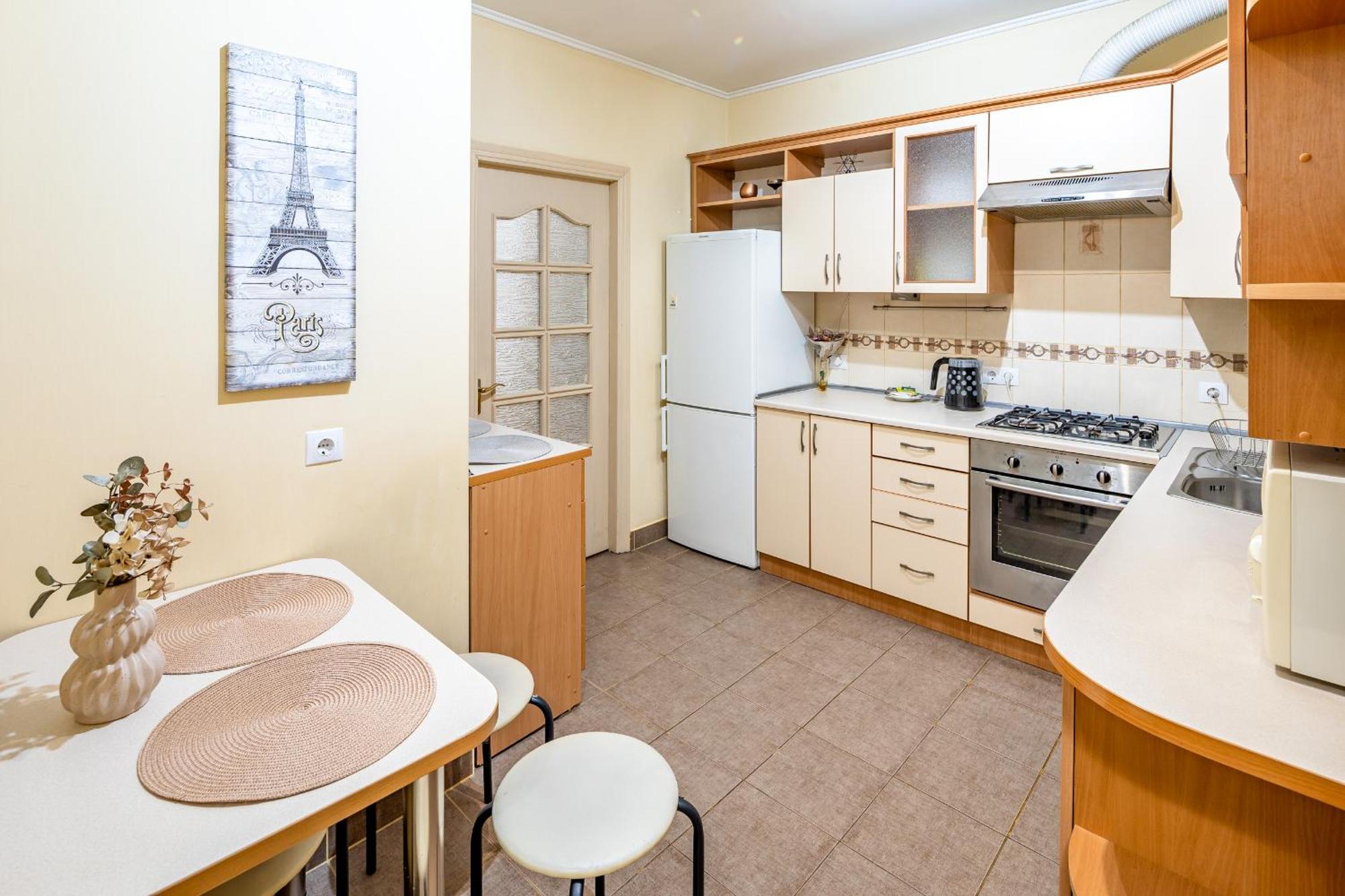 Just Another Comfy Apartment On The Main Squere. 2 Bedrooms, Own Heating, Ac Львів Екстер'єр фото