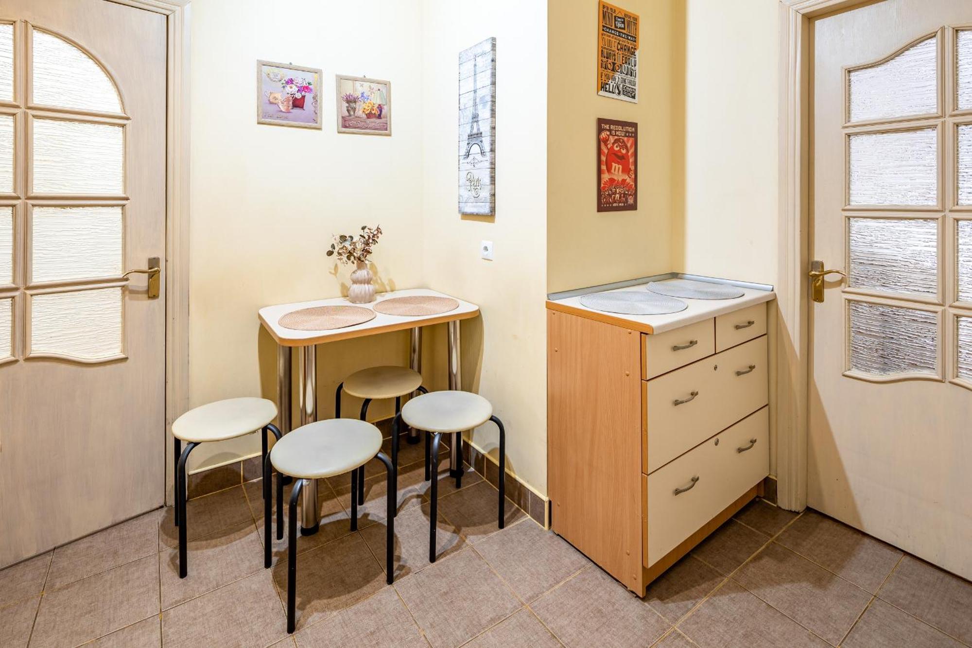 Just Another Comfy Apartment On The Main Squere. 2 Bedrooms, Own Heating, Ac Львів Екстер'єр фото